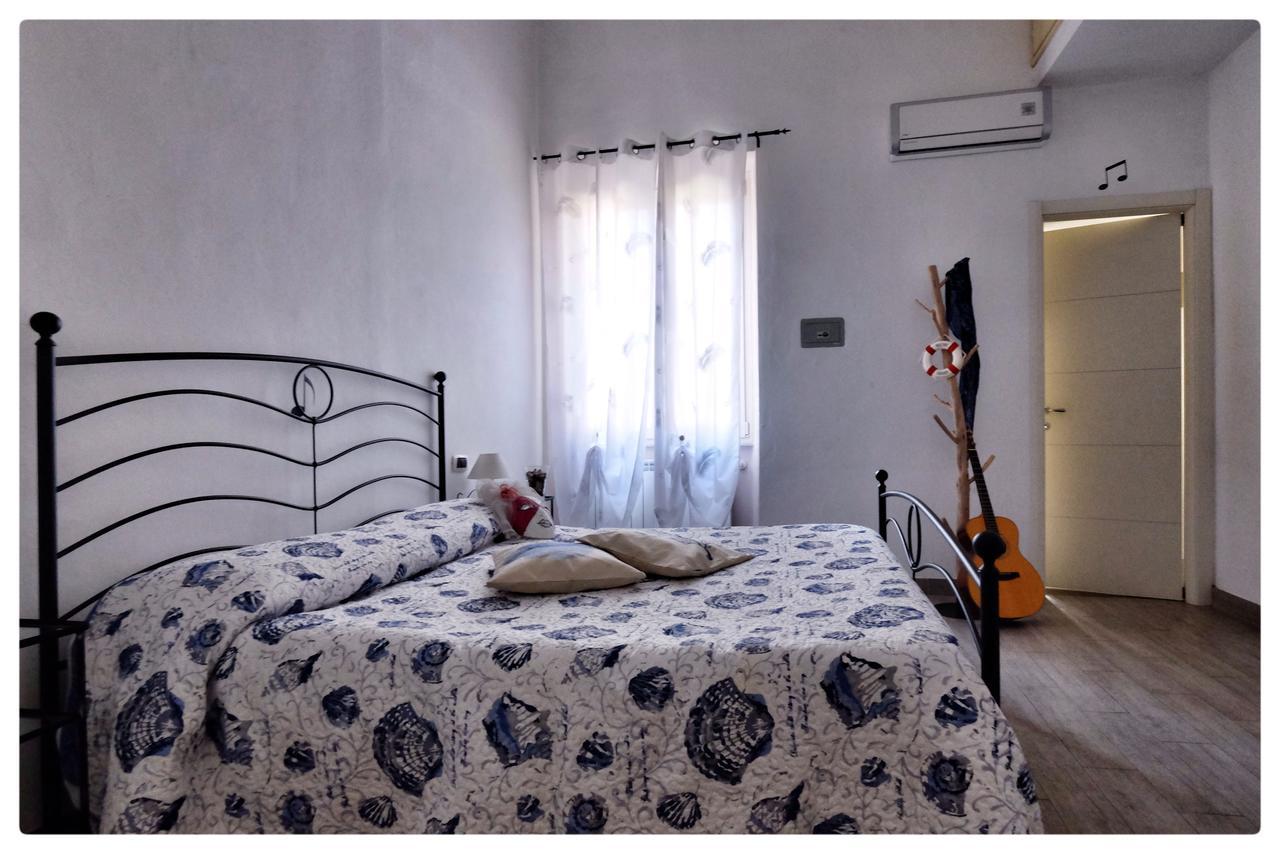 La Casa Sul Molo Bed and Breakfast Viareggio Exteriör bild