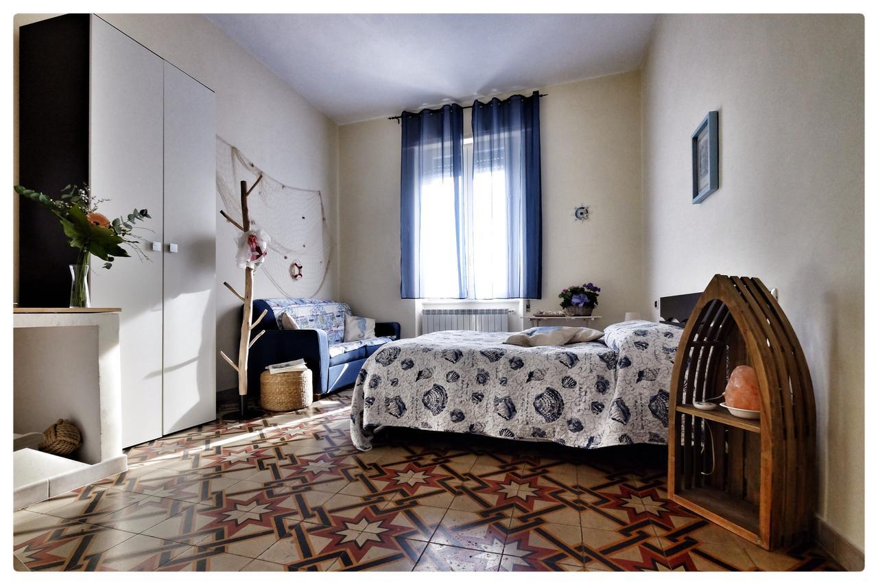 La Casa Sul Molo Bed and Breakfast Viareggio Exteriör bild