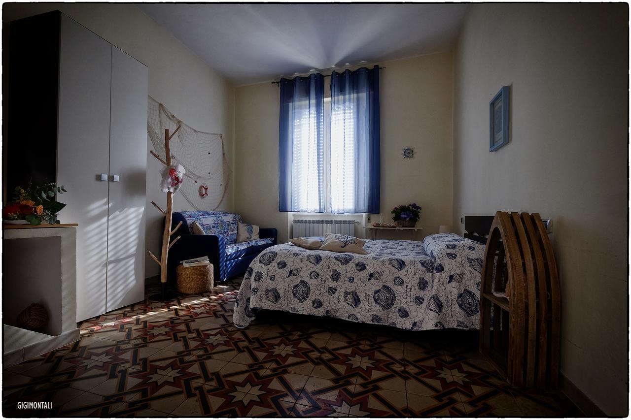 La Casa Sul Molo Bed and Breakfast Viareggio Rum bild